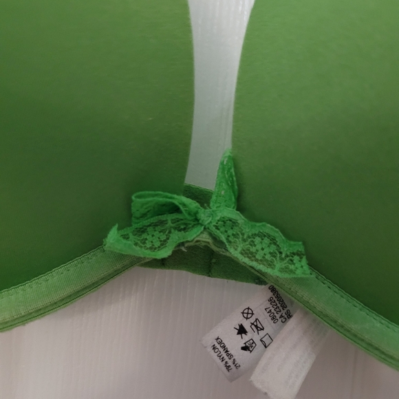 LaSenza 36C Green bra - Picture 2 of 7
